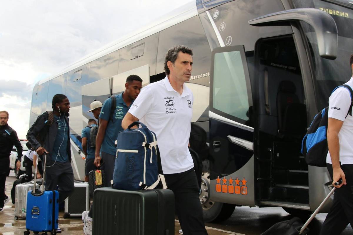El relax de Kervin y Dereck, la duda de Molina y rostros serios: así viajó Honduras a Jamaica