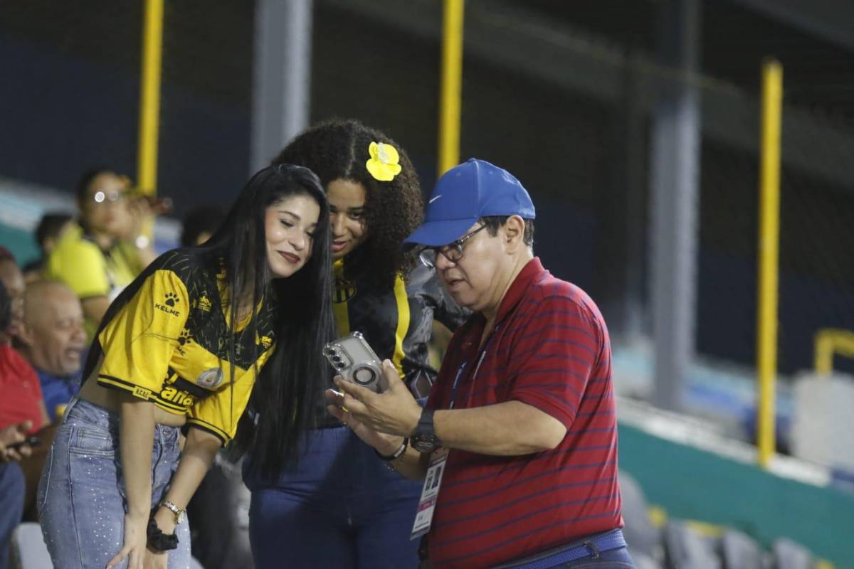 Listo el FVS en el Morazán: lindas aficionadas y el ambiente que se vivió en el Real España-Marathón