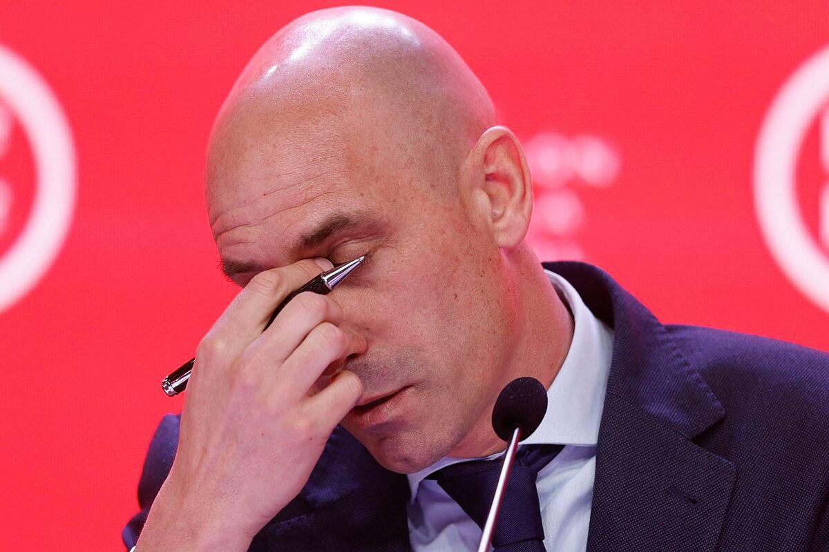 ¿Quién es Luis Rubiales, el personaje que avergüenza al fútbol español? Novias, orgías, las polémicas con Piqué y Florentino