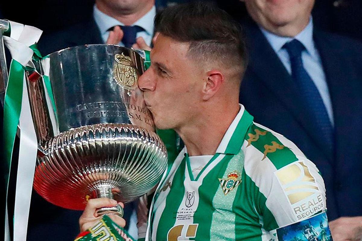 Escándalo en LaLiga: lo borraron'' del equipo por salir con la hija de una leyenda del club