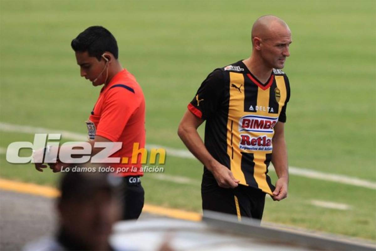 Así se despidió Julio 'Palomo” Rodríguez en su último partido con Real España.