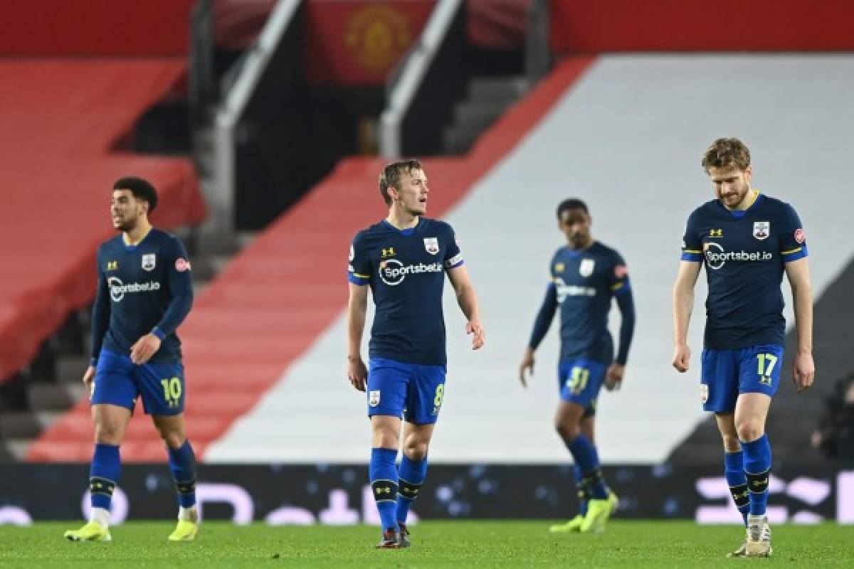 Hundidos y devastados: Así quedaron los futbolistas del Southampton tras la paliza del Manchester United