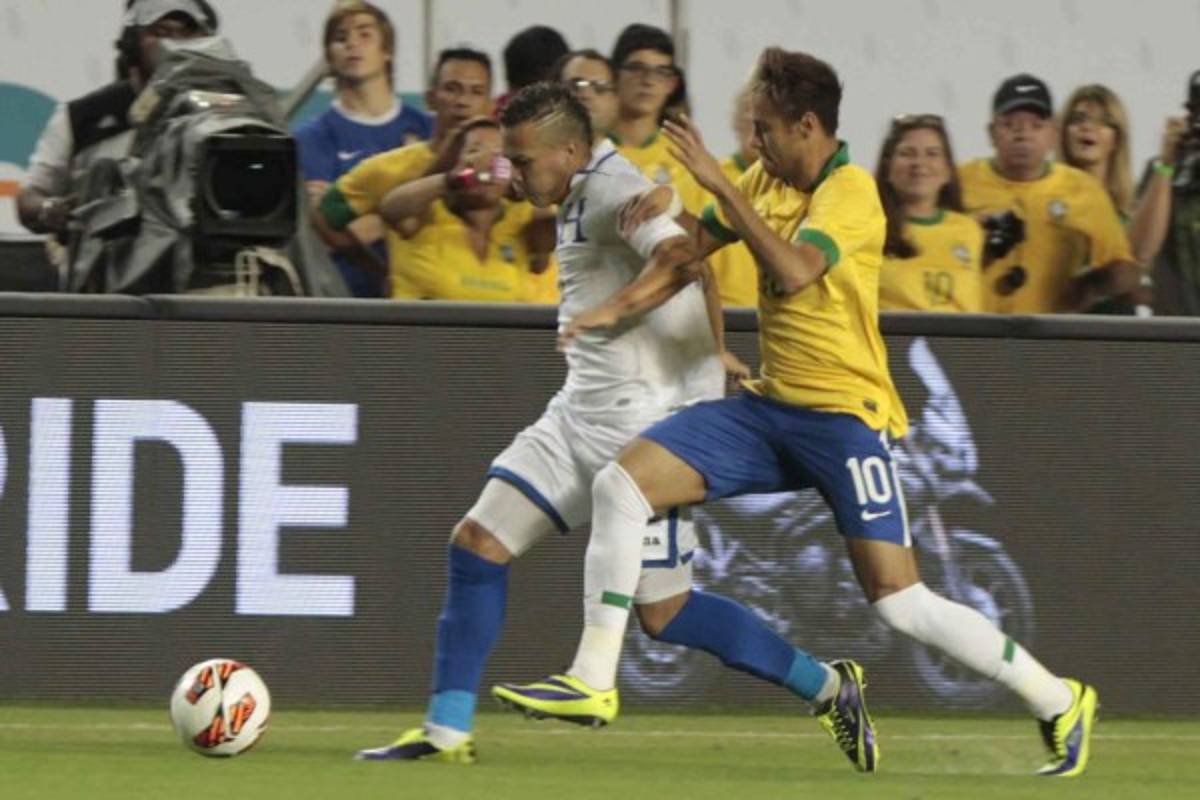Arnold Peralta, el dolor de cabeza del brasileño Neymar