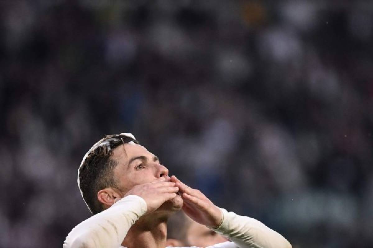 La manta, el nuevo gesto y la alegría de Cristiano tras coronarse con la Juventus en Italia   