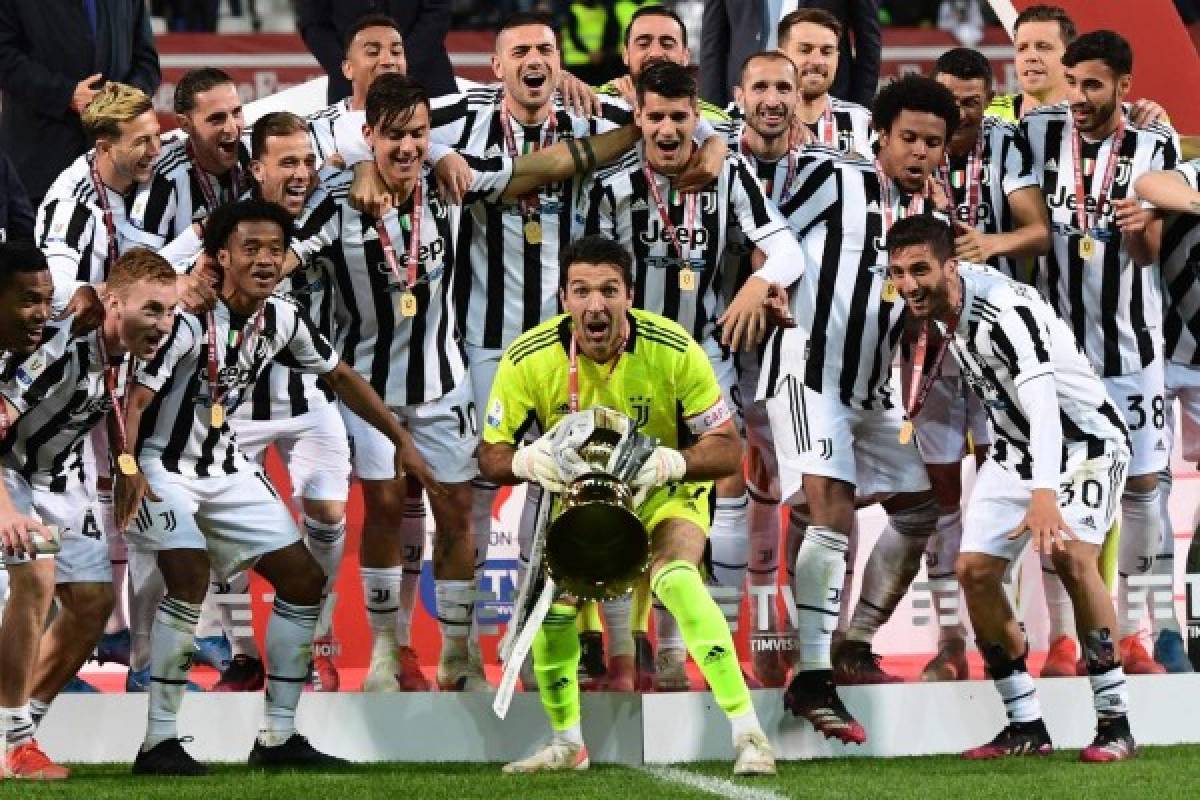 Cristiano, en ropa interior, y Buffon homenajeado: Así fue la celebración de la Juventus tras ganar la Coppa Italia