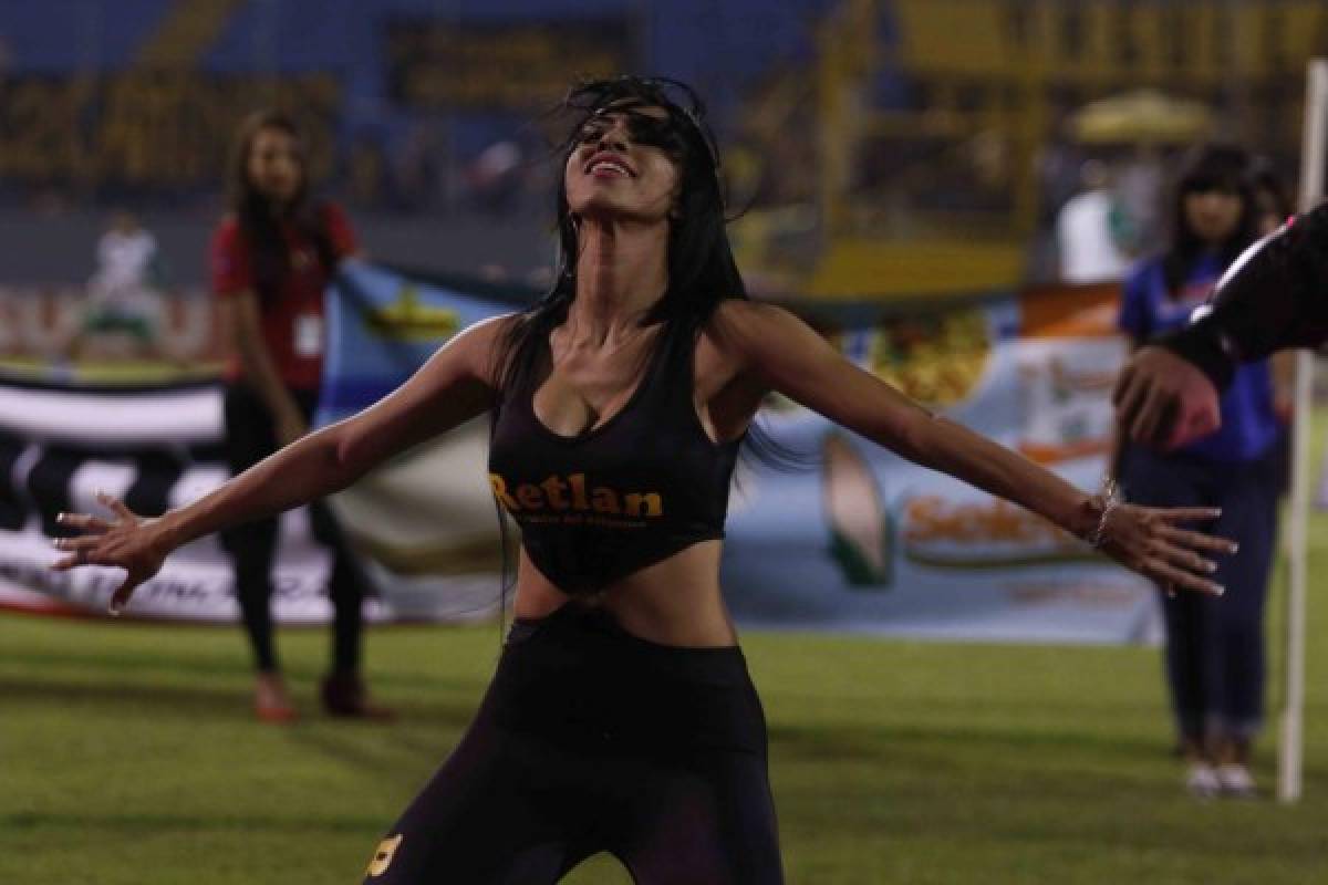 Las infartantes chicas que adornan la semifinal Real España-Marathón