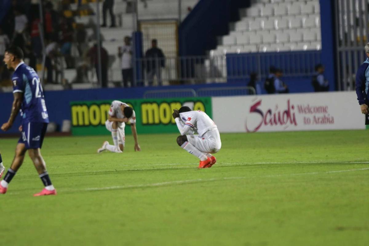 La desgarrada imagen de Bennett, otro error de Menjívar y las leyendas