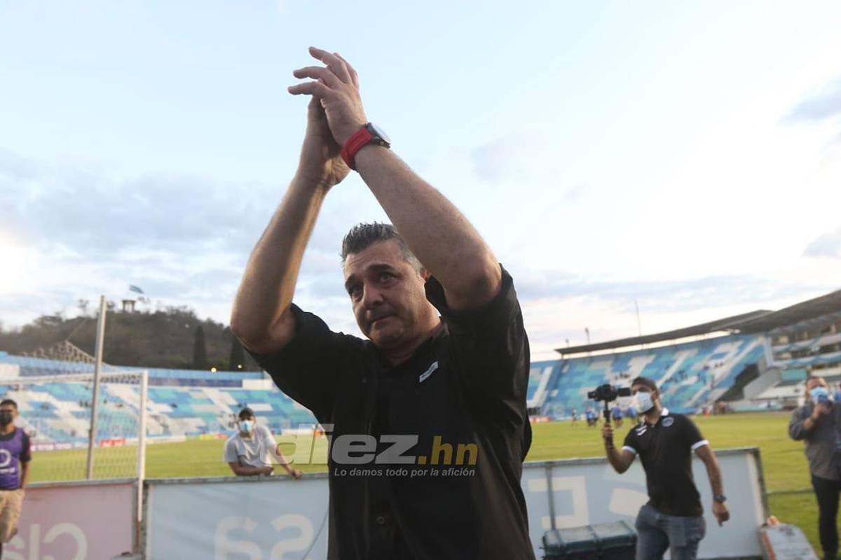 No pudo contener las lágrimas: Diego Vázquez llora y así fue captado en su último día como entrenador de Motagua
