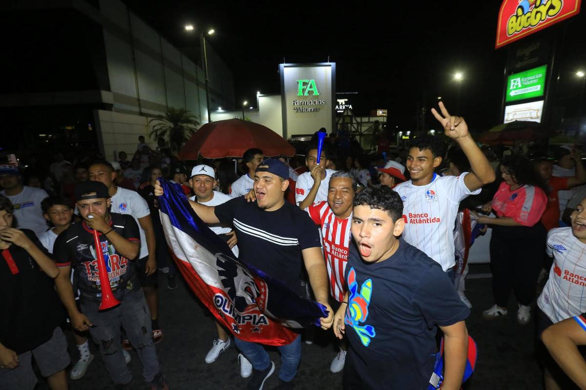 ¡Fiesta por la 39! Aficionados del Olimpia celebran por toda Honduras el título del torneo Clausura