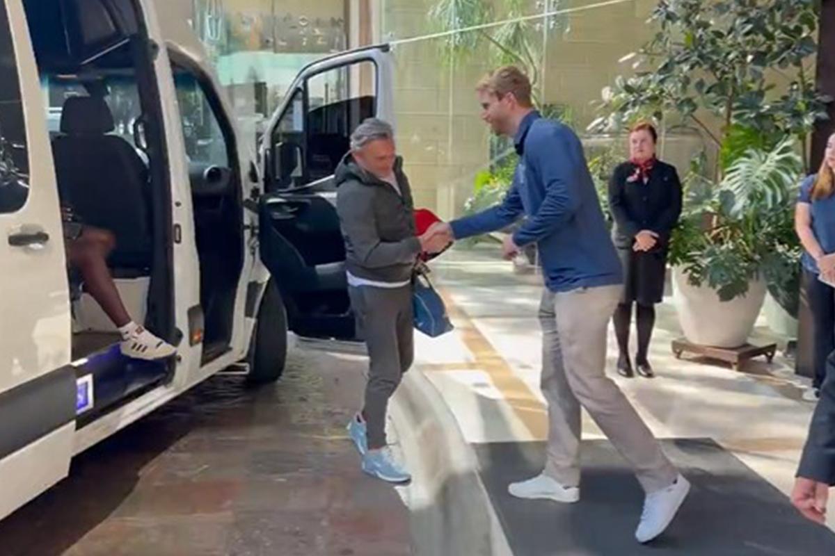 ¡Blindada y con escolta! La selección más humilde del repechaje llegó a México y sueña con el Mundial 2026