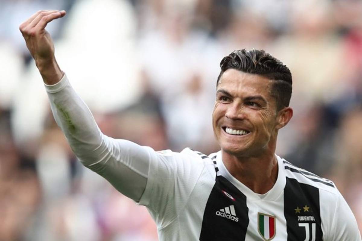 La manta, el nuevo gesto y la alegría de Cristiano tras coronarse con la Juventus en Italia   