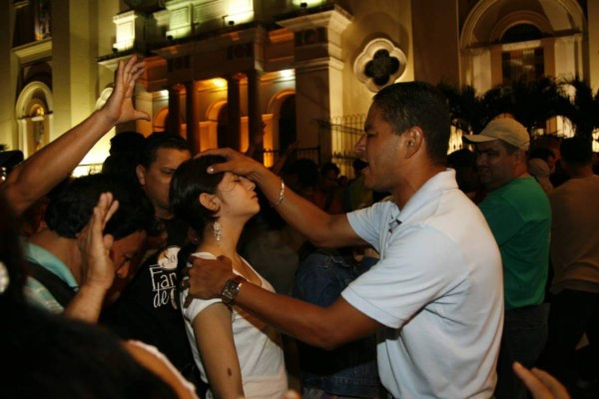 El álbum de Wilmer Velásquez, el 'Matador' y máximo goleador de la Liga Nacional
