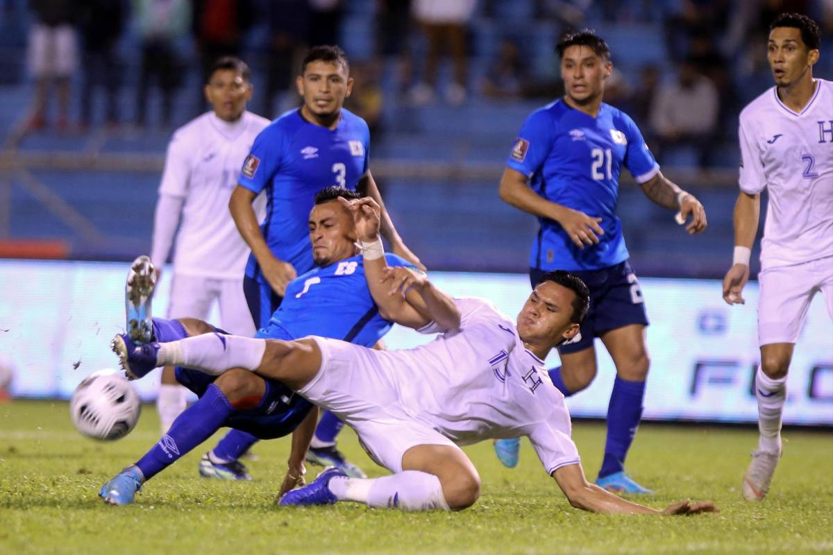 Denil Maldonado es de los pocos futbolistas que individualmente ha estado a la altura.,