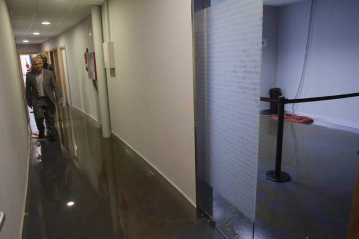 Fotos: Inundado estadio de primera división de España