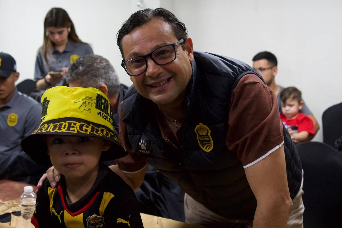 Real España mantiene la buena vibra del liderato en la Liga Nacional de Honduras y comparte con los fanáticos aurinegros