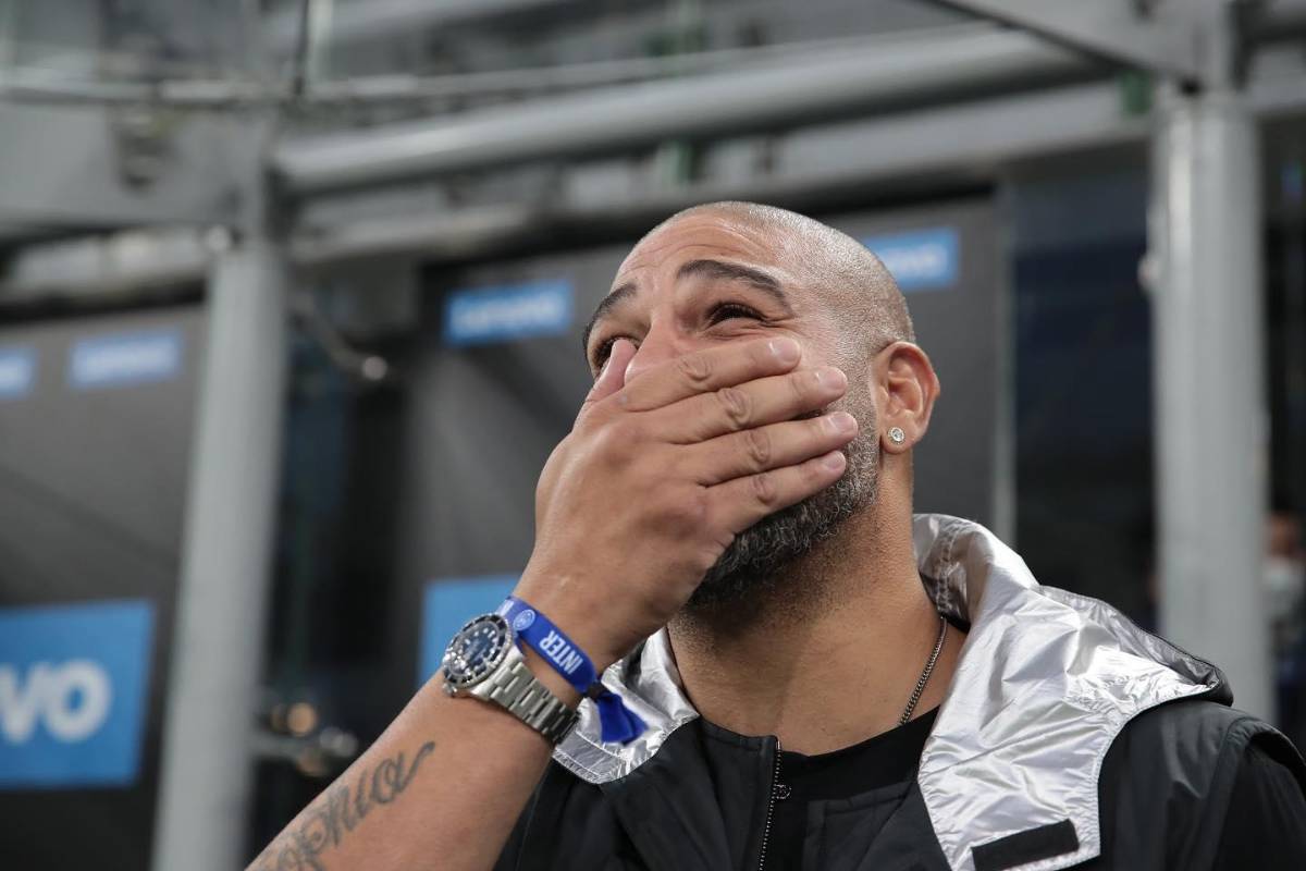 ¡Al borde de las lágrimas! Así fue el regreso de Adriano a Italia para ver el Inter vs Milan ¿Y esa chica?