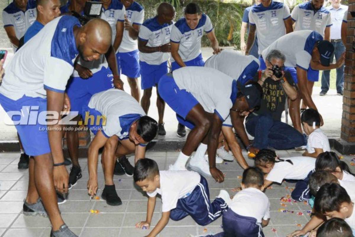 FOTOS: Jugadores de Selección de Honduras llevan alegría a un grupo de niños