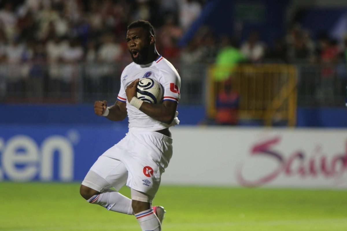 La desgarrada imagen de Bennett, otro error de Menjívar y las leyendas