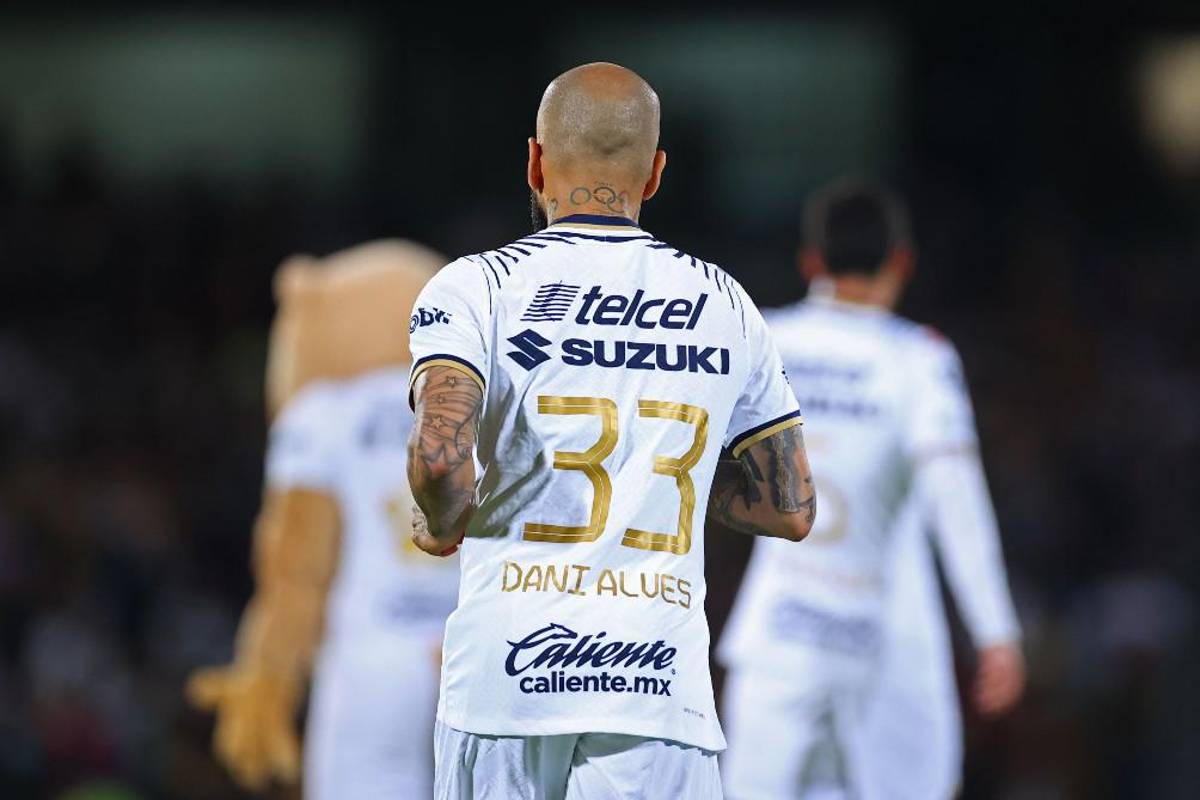 Así fue el debut de Dani Alves con los Pumas en la Liga MX: Su primer “Goya”, estadio lleno y asistencia de gol