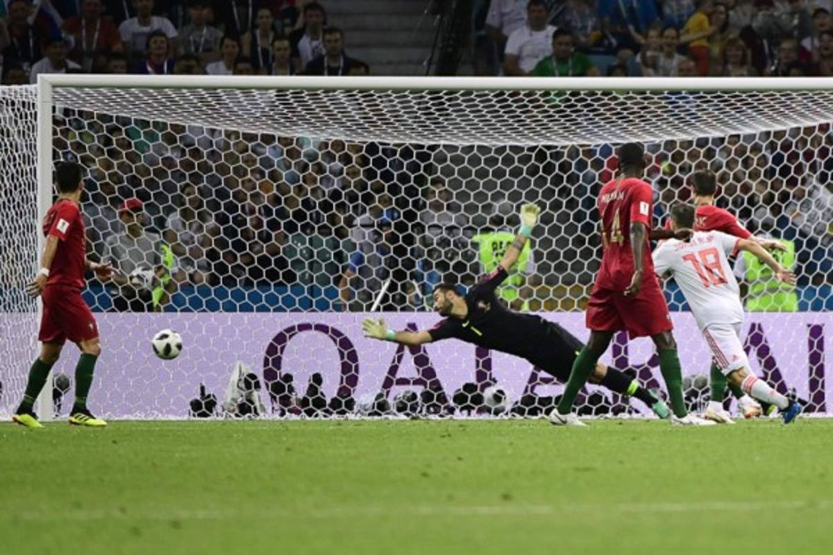 NO VISTE EN TV: La cara de Cristiano Ronaldo antes del tiro libre y lo que hizo De Gea tras el juego