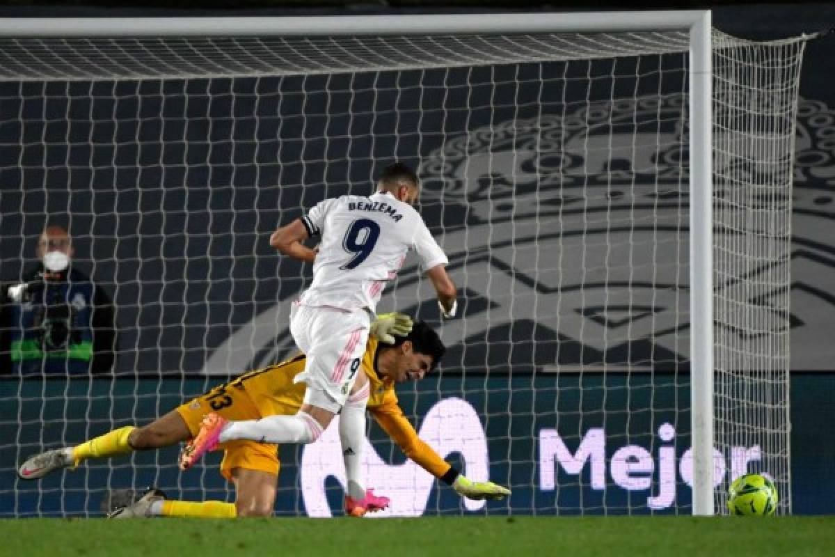 Fotos: Zidane fue a buscar al árbitro y los polémicos penales en el Real Madrid-Sevilla