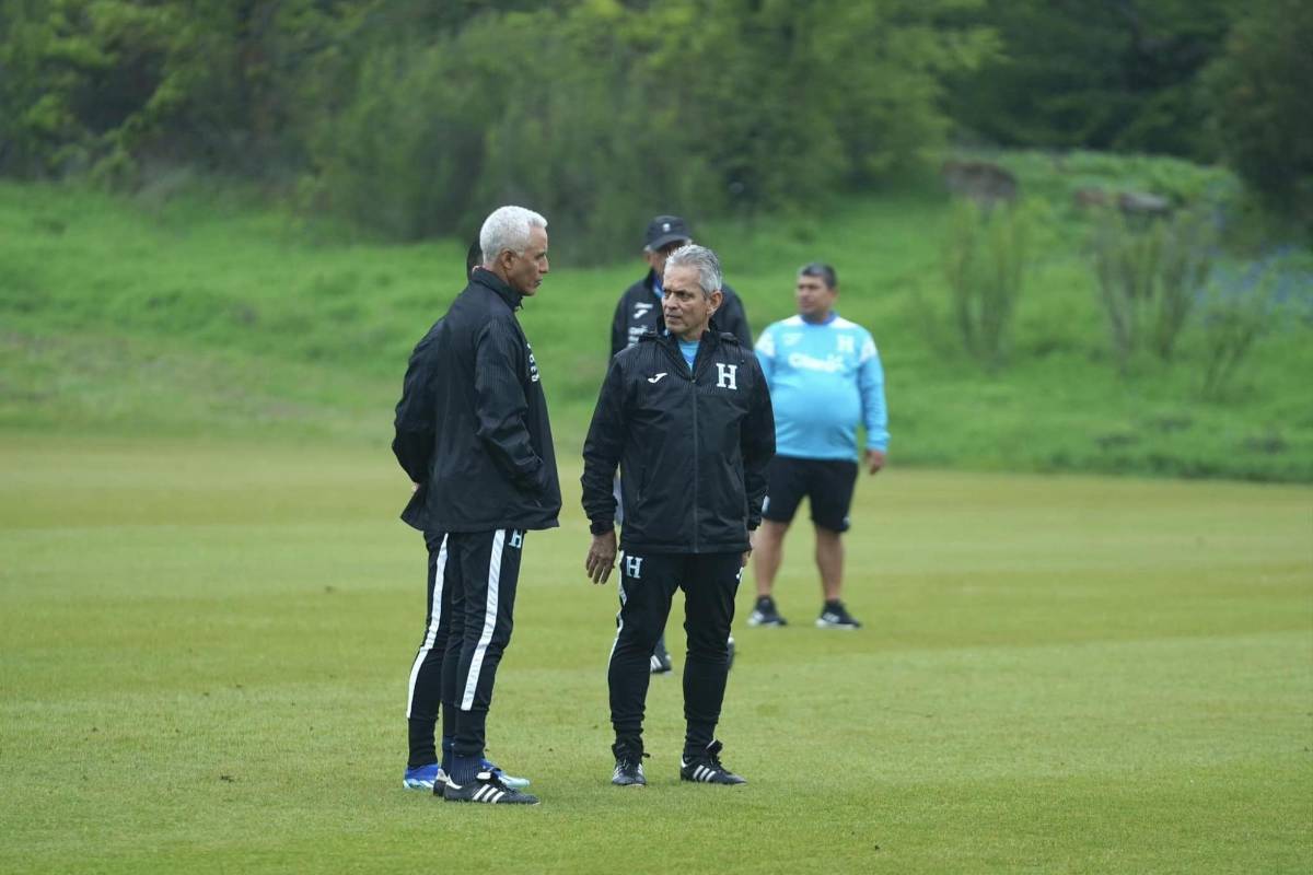 El exjugador que visitó a la Selección de Honduras e hizo una oración con Reinaldo Rueda; así fue el nuevo entreno de la “H”