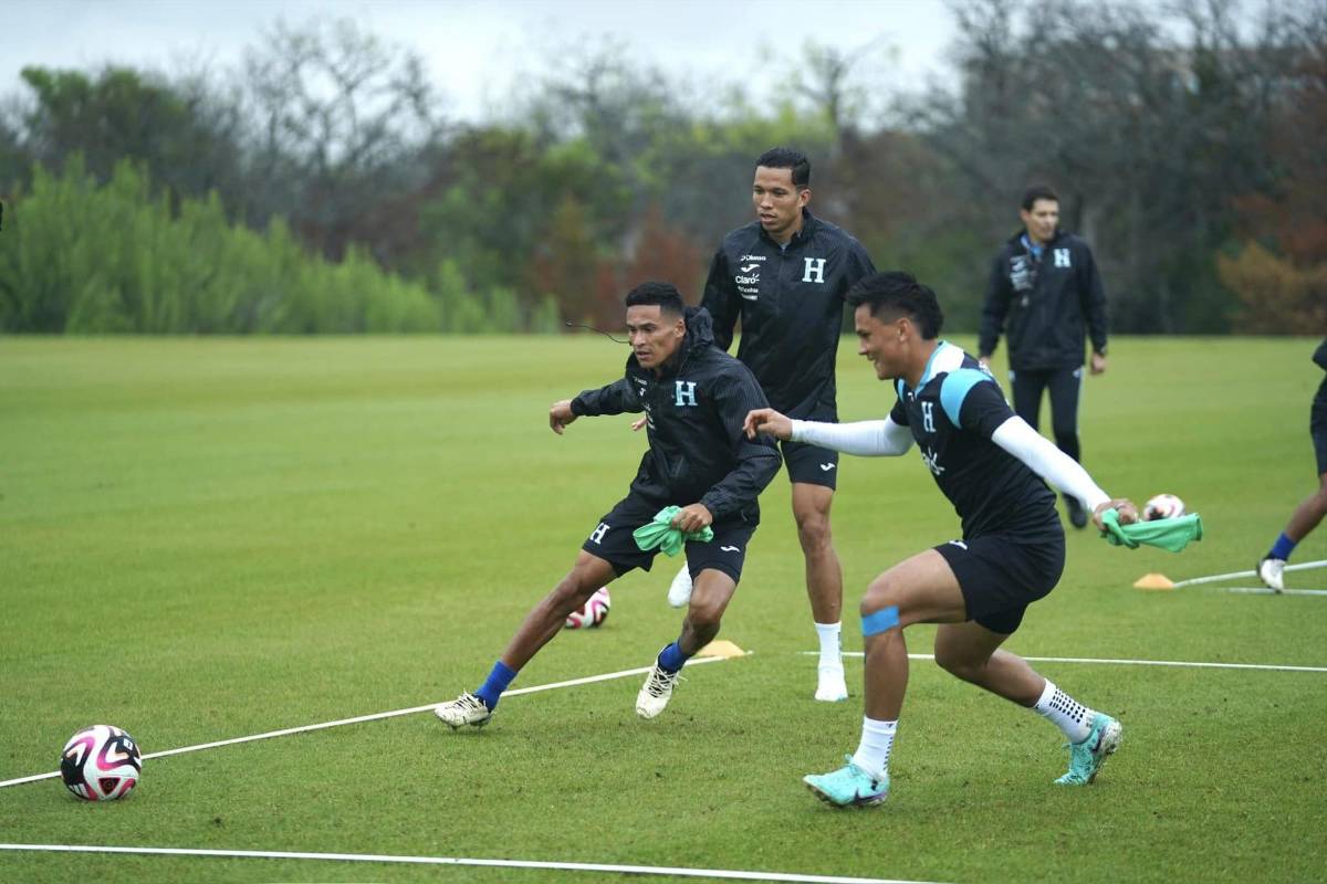 El exjugador que visitó a la Selección de Honduras e hizo una oración con Reinaldo Rueda; así fue el nuevo entreno de la “H”