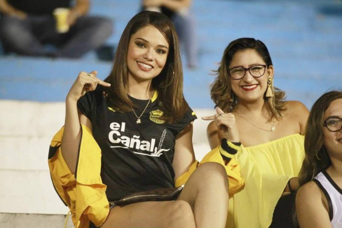 NO SE VIO: Las magia de Rambo, las bellas chicas y la fiesta en Cortés