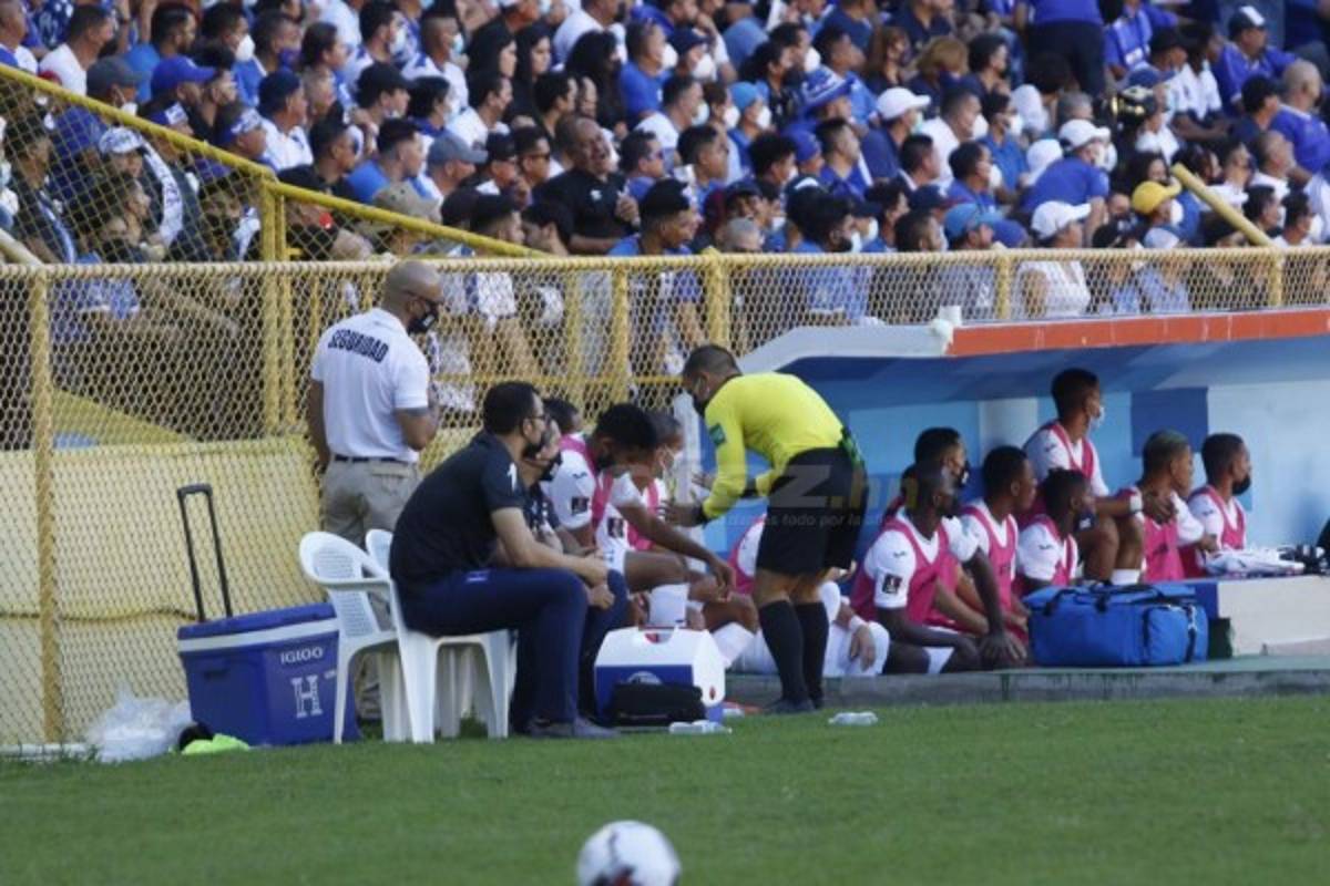 Amargo lamento en el Cuscatlán, alarmante imagen de Edwin Rodríguez y hondureñas hacen explotar el estadio