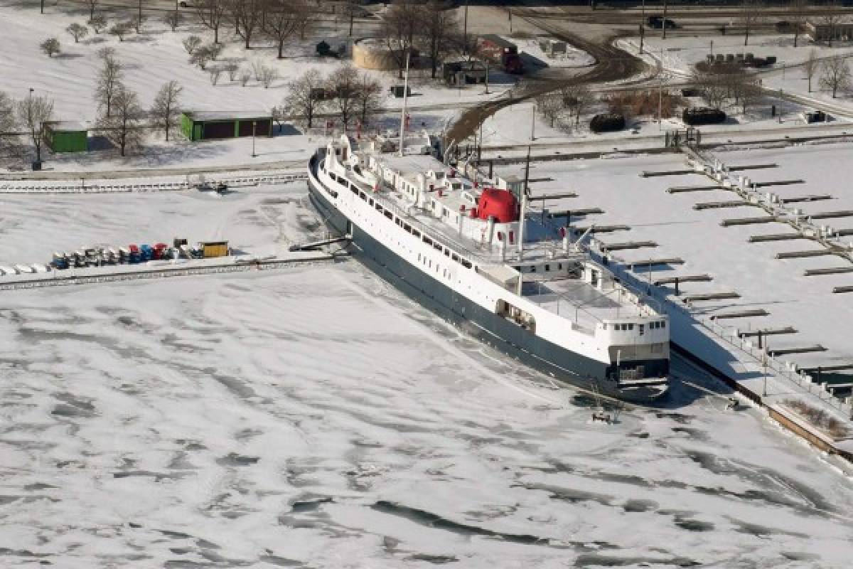 FOTOS: Impresionantes imágenes de la ciudad de Chicago cubierta de hielo