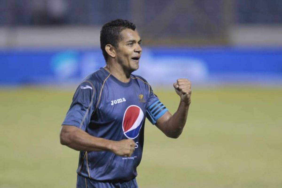 Rambo de León, el rey: Los futbolistas hondureños con más equipos en toda su carrera