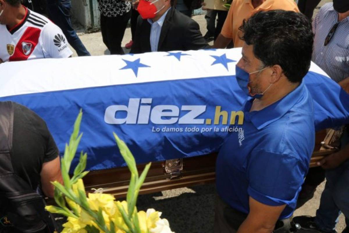 Llanto y consternación en el último adiós de Chelato Uclés en el estadio Nacional de Tegucigalpa