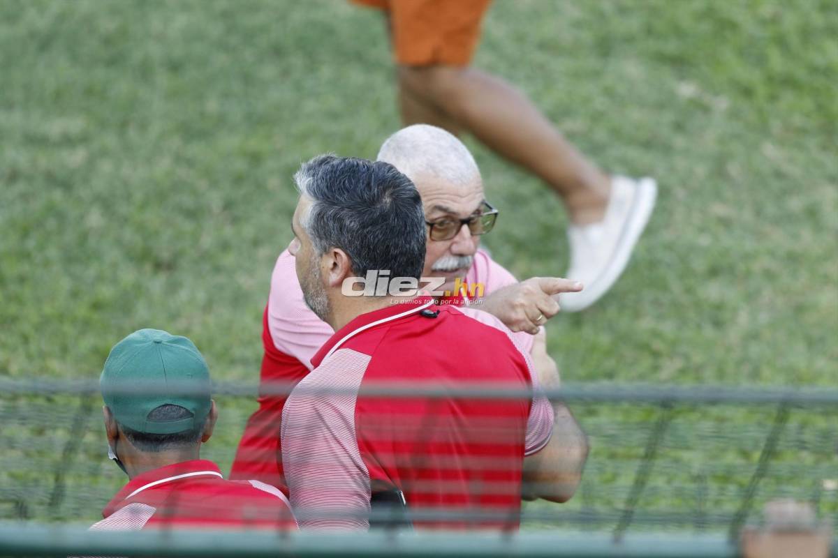 El Yankel Rosenthal se calentó por la goleada: Keosseián se enfrenta con aficionados que también arremeten contra el portero Denovan Torres