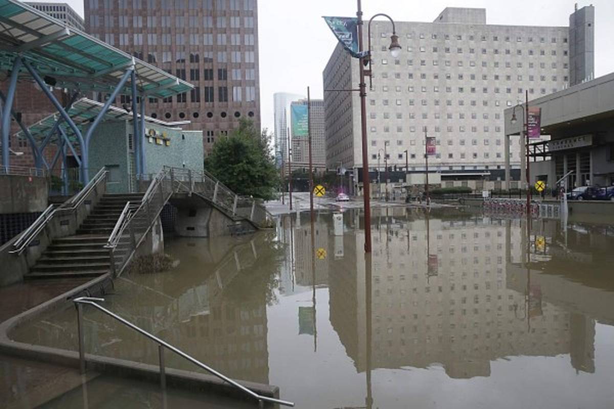 INFORME ESPECIAL: Asciende el número de muertes tras el paso del huracán Harvey en Houston, Texas