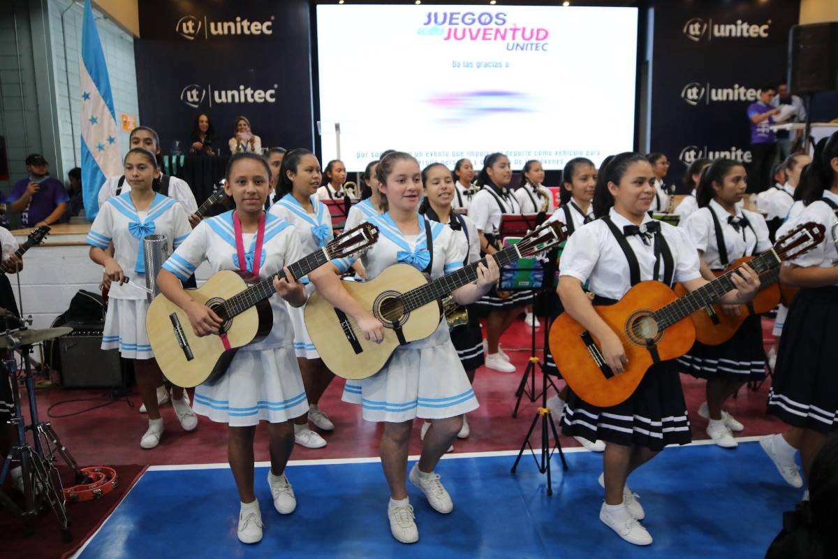 UNITEC vivió una gran fiesta con el lanzamiento de los Juegos de la Juventud; las cheerleading se roboron el show