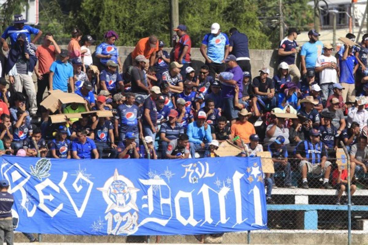¡Ambientazo! En Danlí se rinden ante Motagua y pintan de azul el Marcelo Tinoco