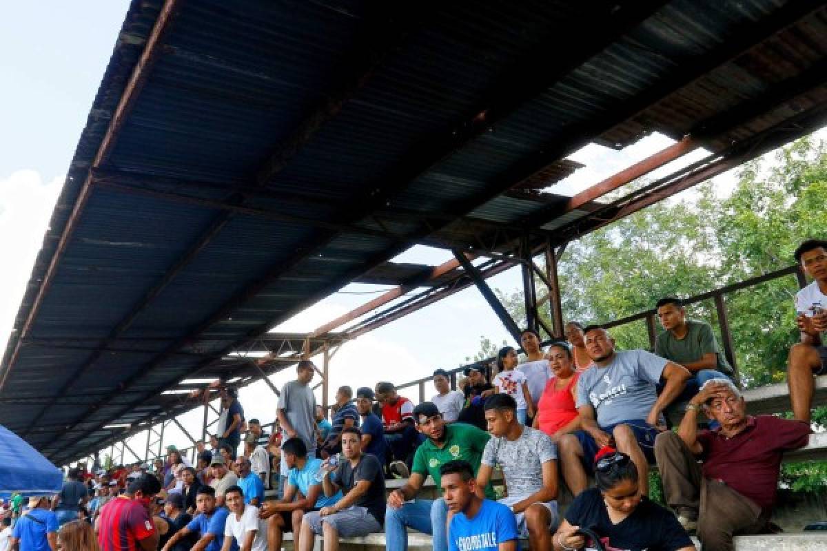 Así luce en completo abandono el estadio Milton Flores de La Lima que invadieron