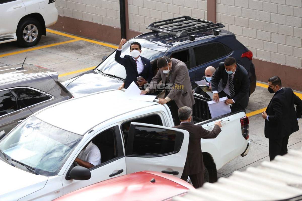 Las fotos del zafarrancho: Patadas y manotazos en el Congreso Nacional; exfutbolista Osman Chávez impuso respeto
