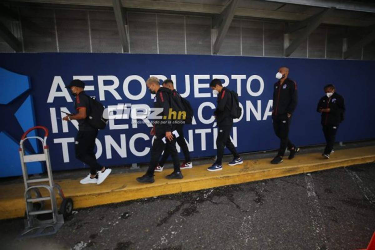 ¡Cánticos y nuevo look! La partida de Olimpia rumbo a Orlando para enfrentar al Montreal Impact