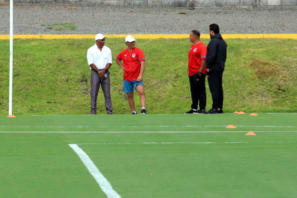FOTOS: Olimpia recibe visitas inesperadas en el inicio de pretemporada; fichajes albos se muestran felices