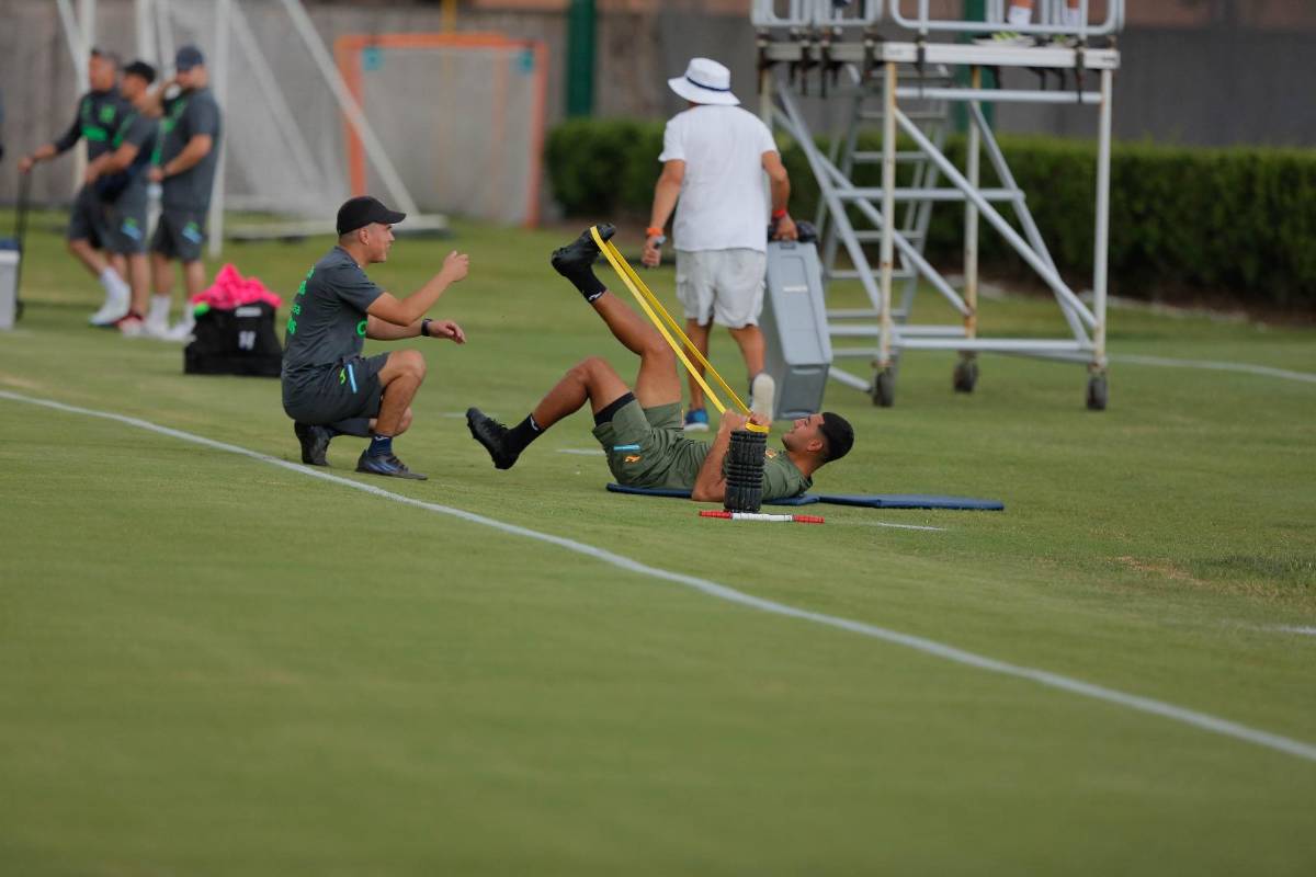 Con baja oficial y charlas de Francis, así fue el segundo entreno de Honduras