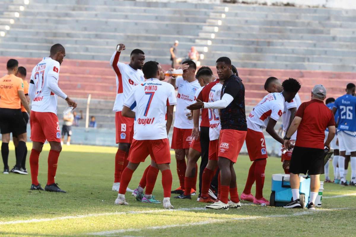 ¡Olimpia fue local en La Ceiba! Las imágenes del histórico partido donde los albos superaron el récord invicto
