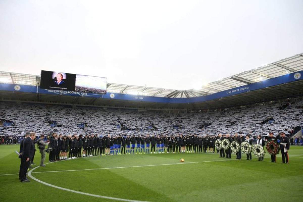 Marcha y llanto: Nuevo homenaje del Leicester a su presidente en el King Power Stadium