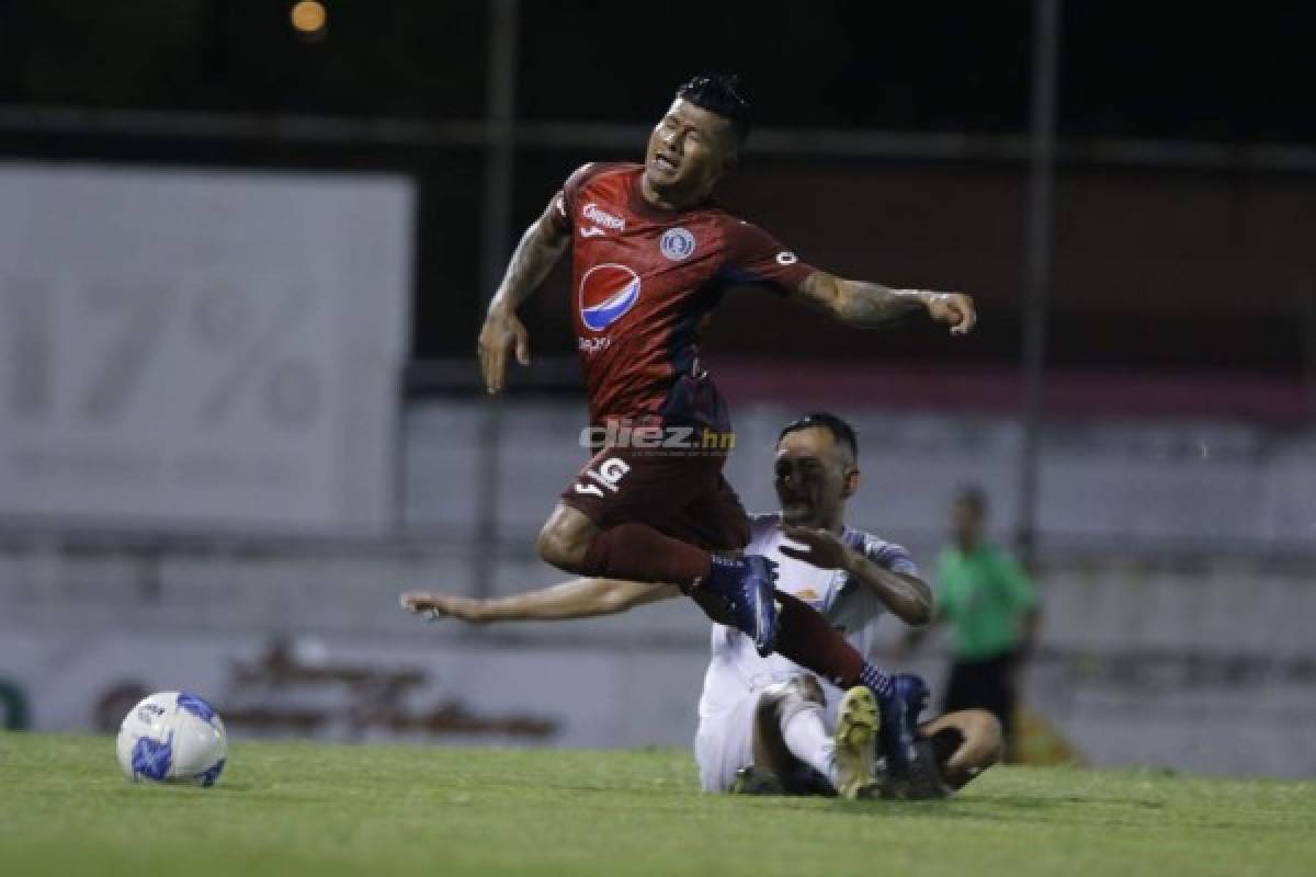 Futbolista sale mareado y vomitando, un portero improvisado y Omar Rosas con su espectacular festejo