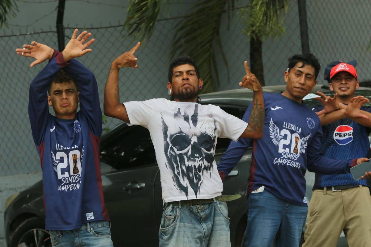¿Quién era la pelirroja? Juticalpa sorprende con su bus e hinchas del Motagua causan furor