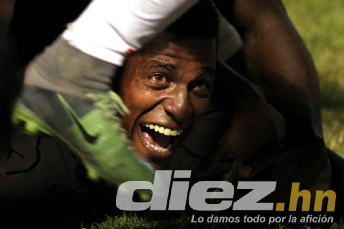 NO VISTE EN TV: El festejo del Olimpia y la bengala en el césped  