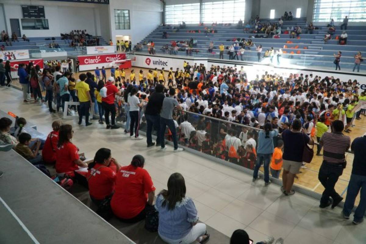 Cientos de jóvenes deportistas inauguraron los Juegos de la Juventud en Unitec de San Pedro Sula