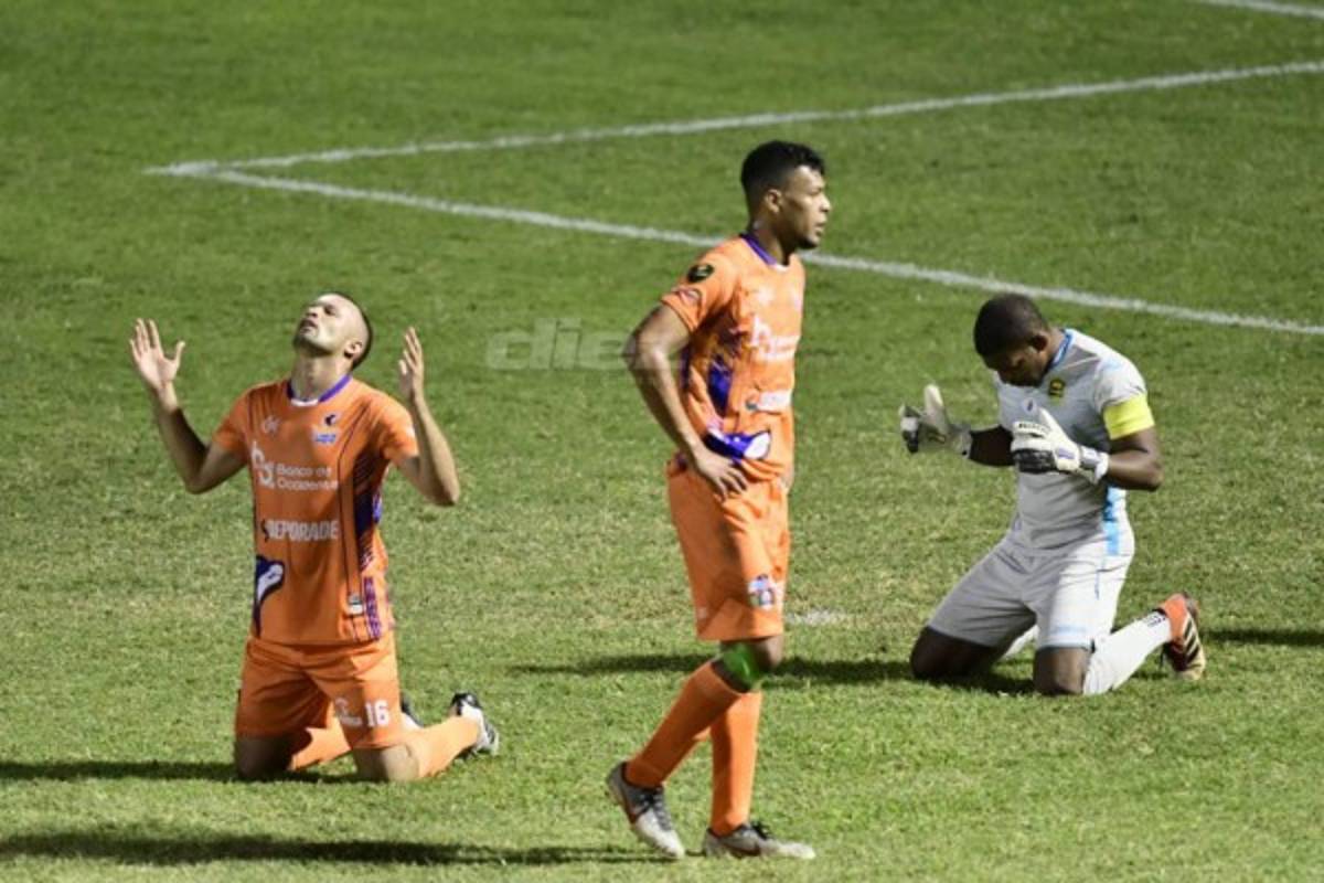 NO VISTE EN TV: Bronca en el Morazán, el festejo de Diego Vázquez y el penal a Galvaliz