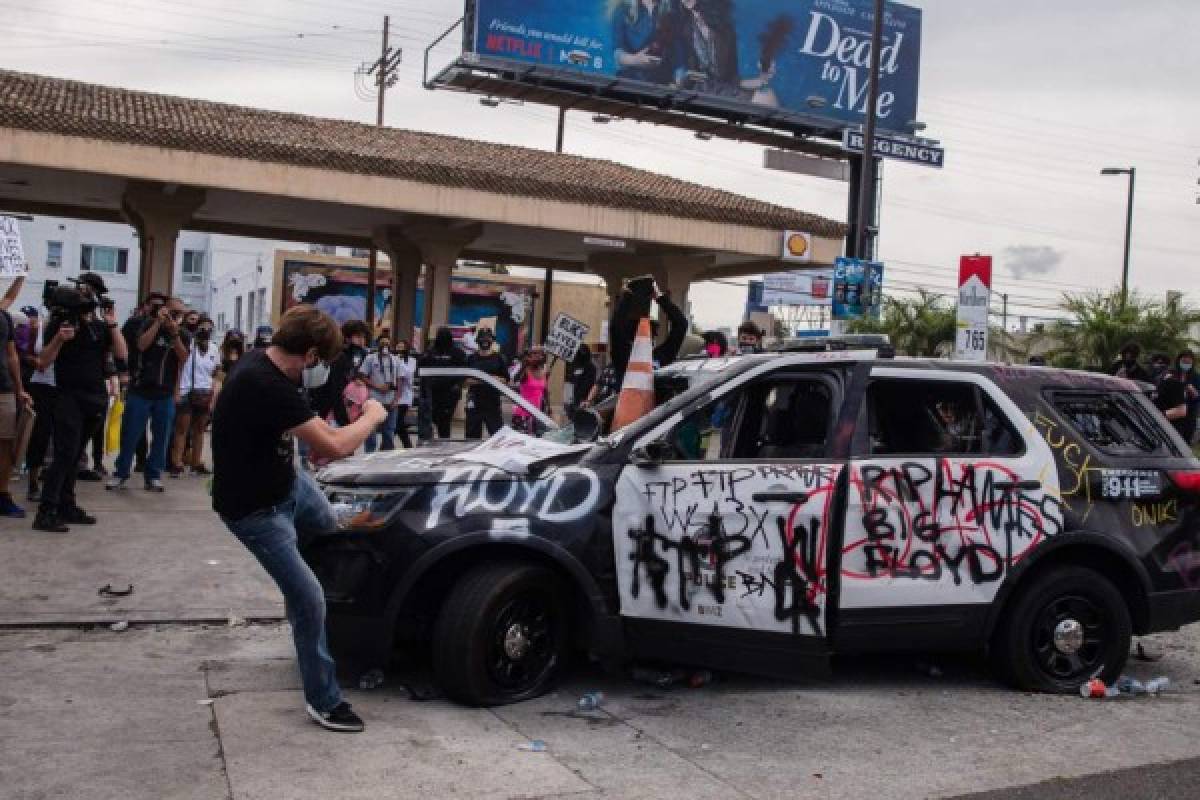 Estados Unidos en llamas en plena pandemia y Anonymous reaparece con espantosa revelación