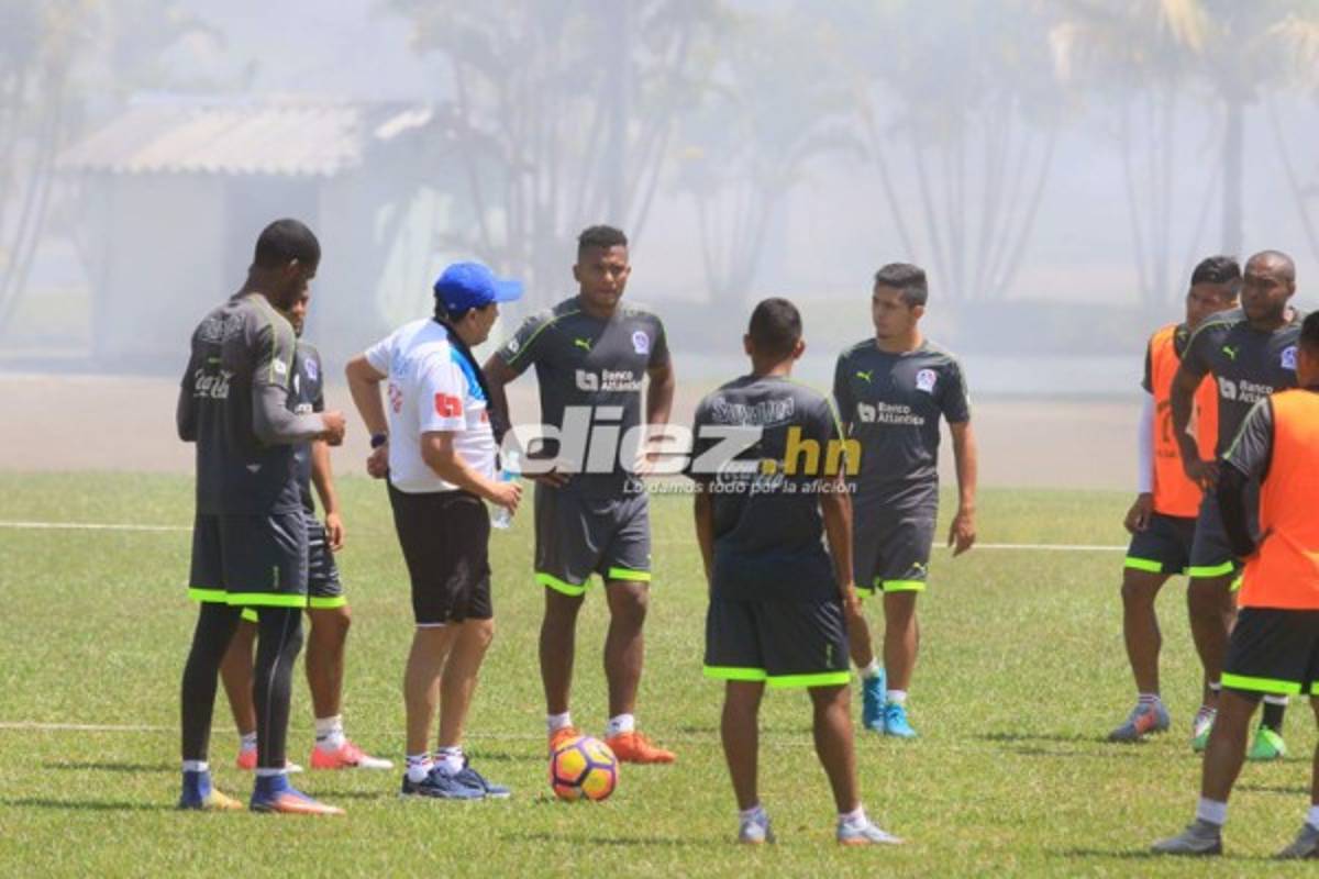 ¡Puso las cosas claras! Así fue el primer entreno de Nahún Espinoza con Olimpia